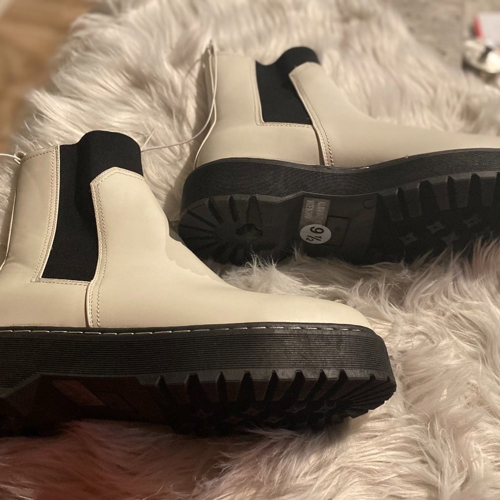 REPORT Womens White Platform Boot NWT